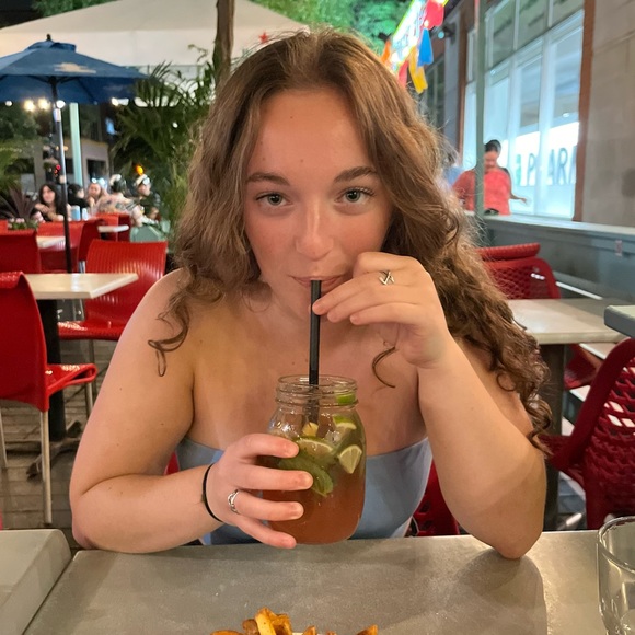 Meet your Posher, Lilya - Picture 1 of 1